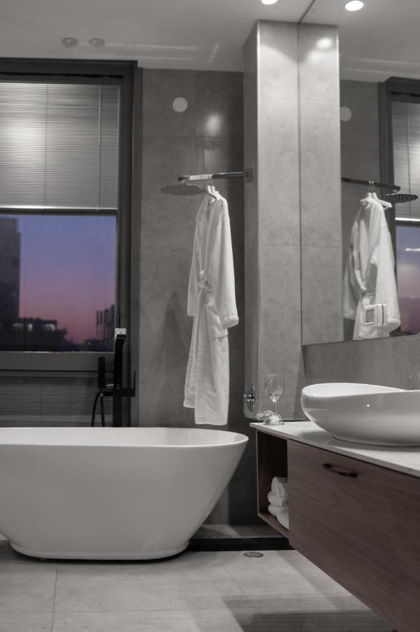 Emilia Tlv Aparthotel Tel Aviv Exterior photo